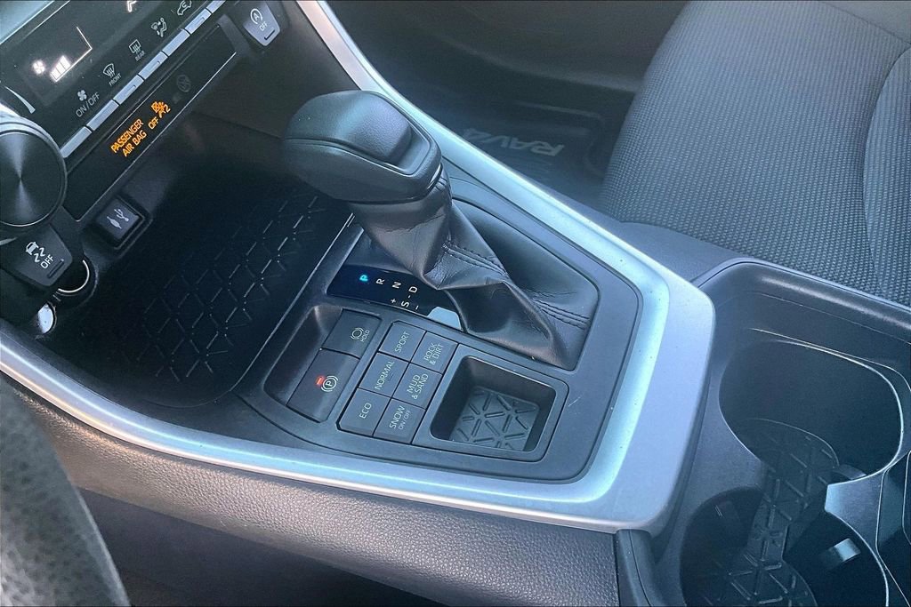 Used 2019 Toyota RAV4 LE image 17