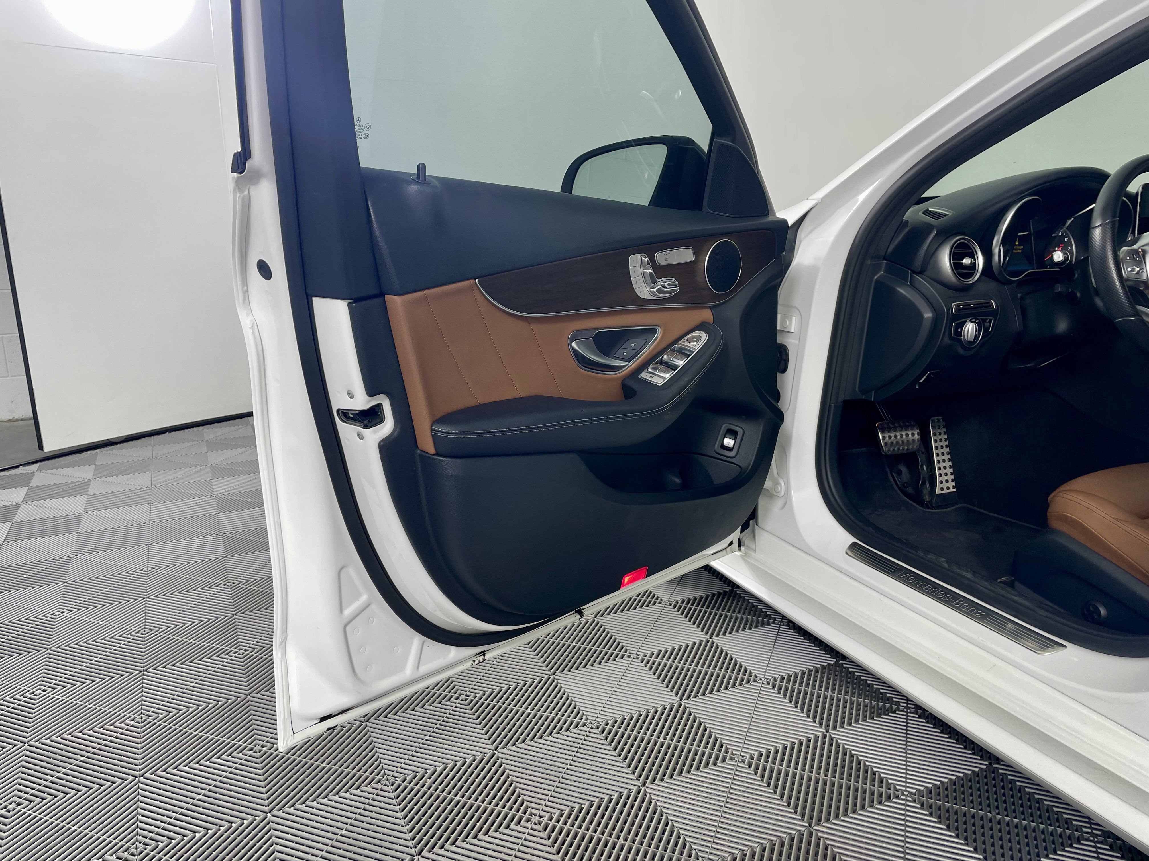 Used 2020 Mercedes-Benz C 300 Sedan image 13