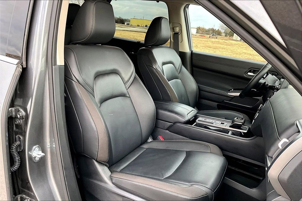 Used 2025 Nissan Pathfinder SL image 7