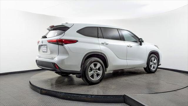 Used 2022 Toyota Highlander LE image 8