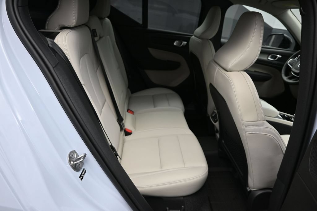 New 2026 Volvo XC40 B5 Plus w/ Protection Package Premier AWD/4WD image 17