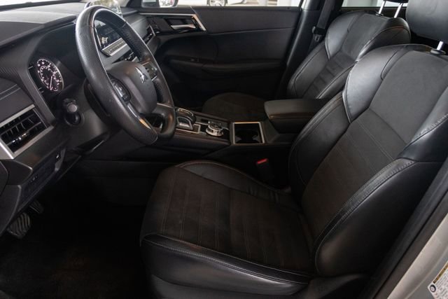 Used 2023 Mitsubishi Outlander SE image 8