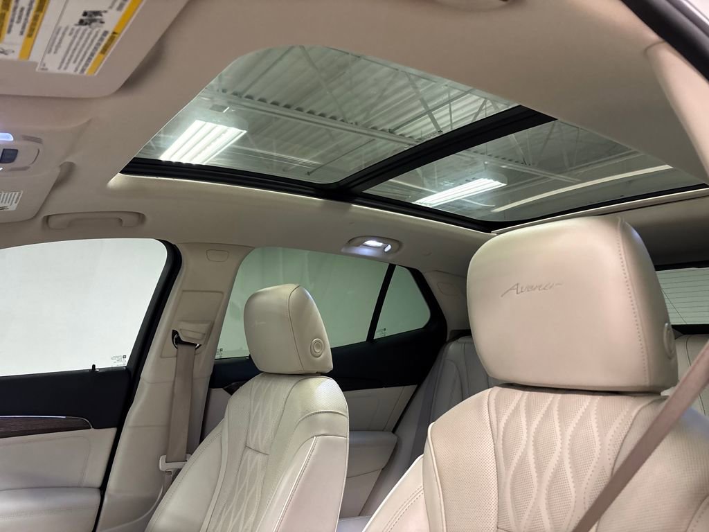 Used 2022 Buick Envision Avenir w/ Technology Package II image 28