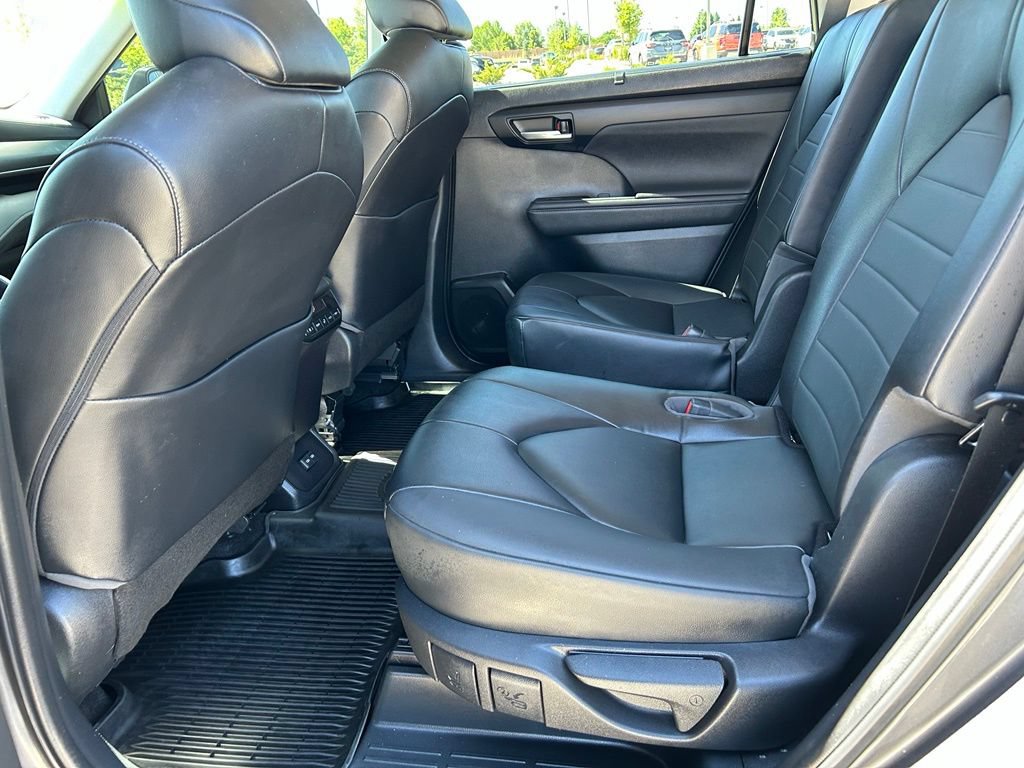Used 2023 Toyota Highlander XLE FWD image 25