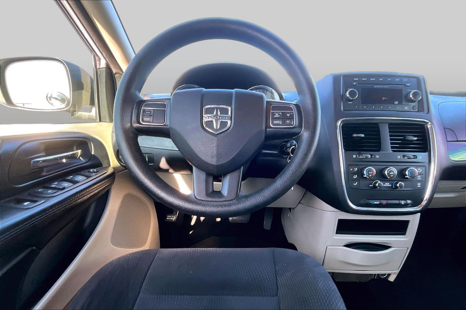 Used 2015 Dodge Grand Caravan SXT FWD image 5