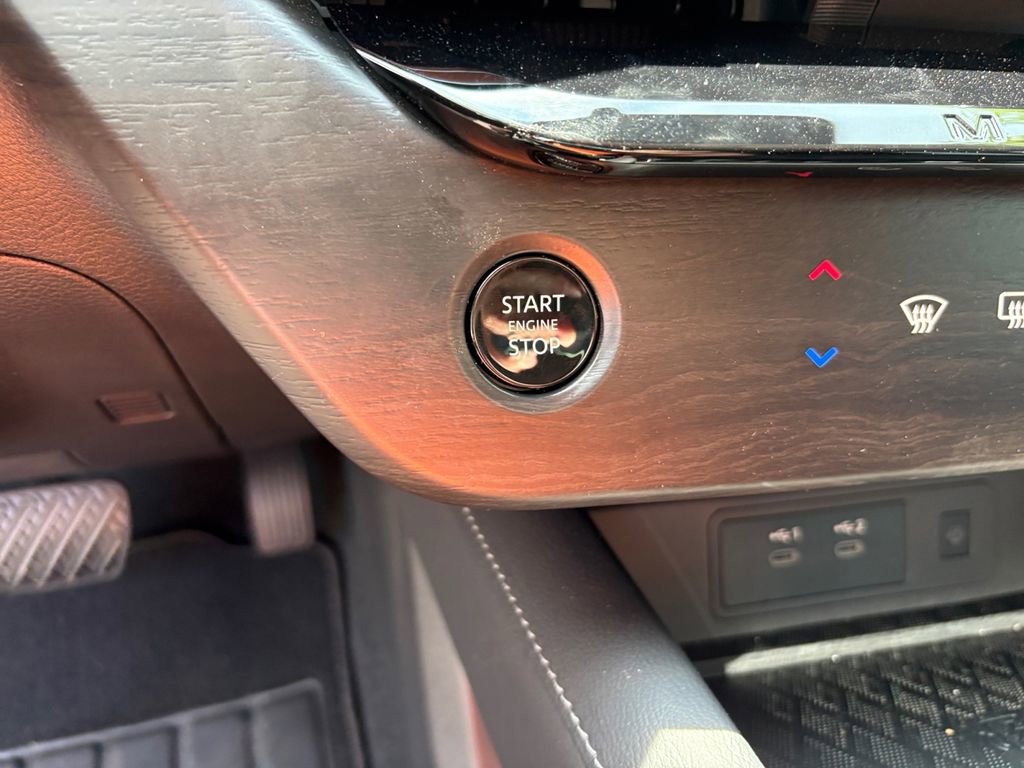 Used 2025 Nissan Murano SV AWD/4WD image 29
