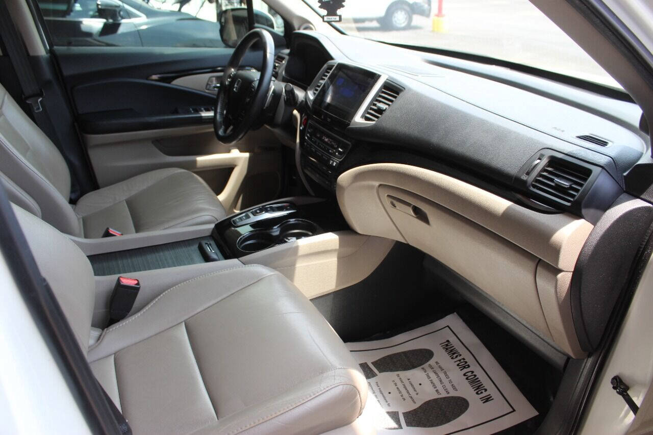 Used 2017 Honda Pilot Touring image 9