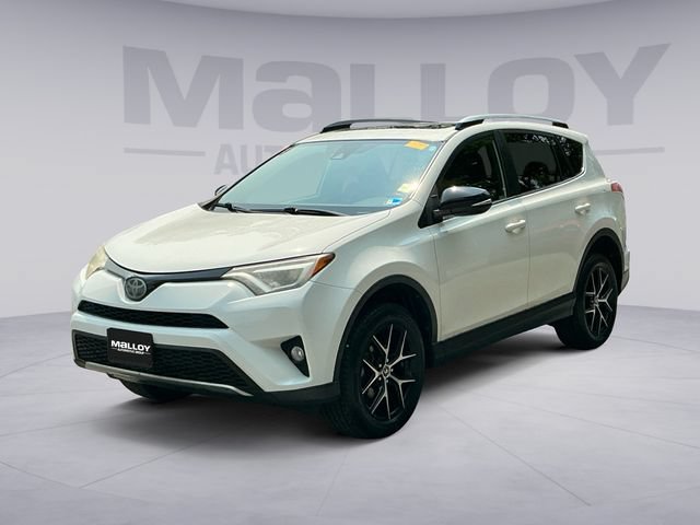 Used 2018 Toyota RAV4 SE AWD/4WD image 1