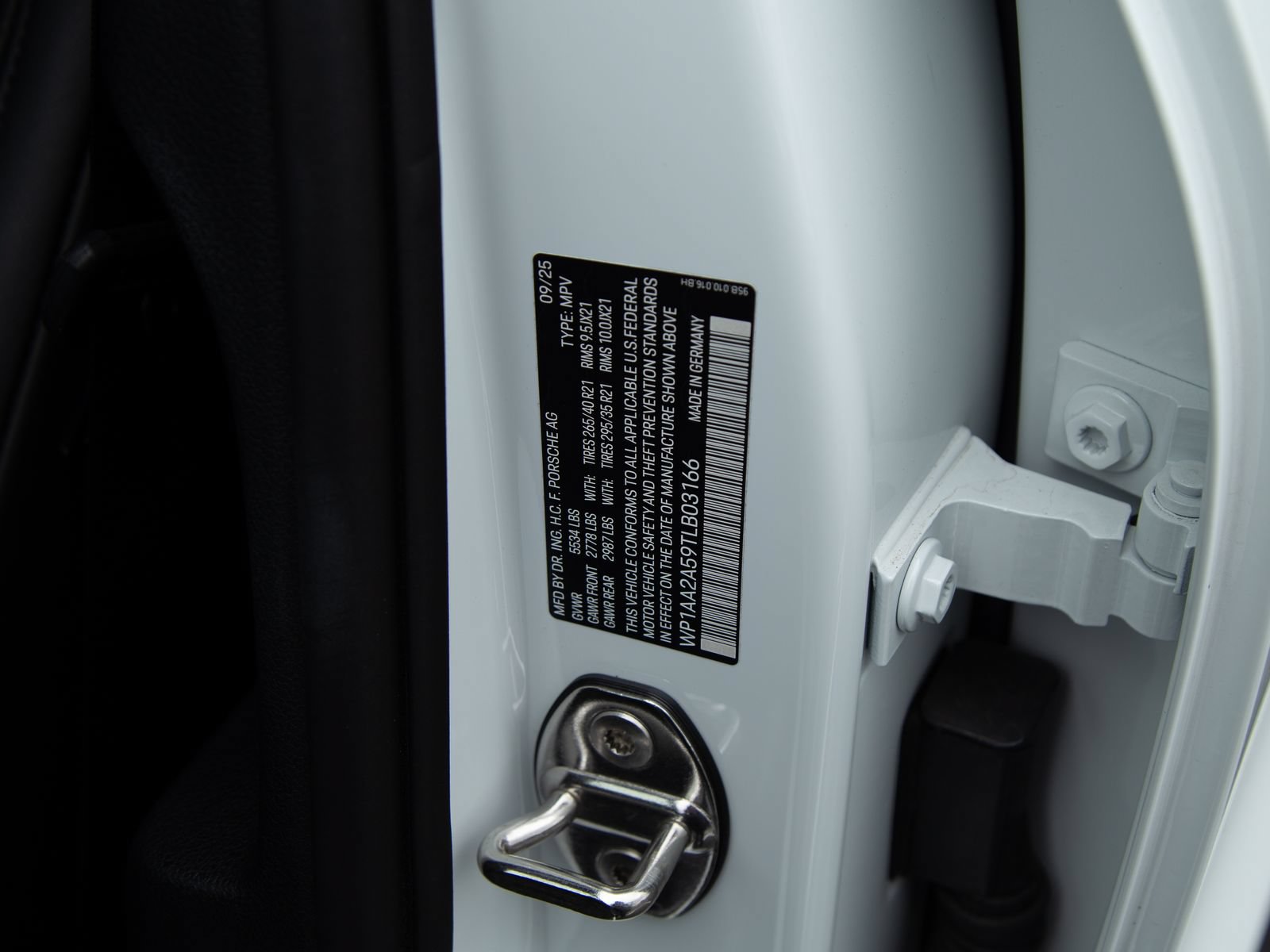 Used 2026 Porsche Macan AWD/4WD image 29