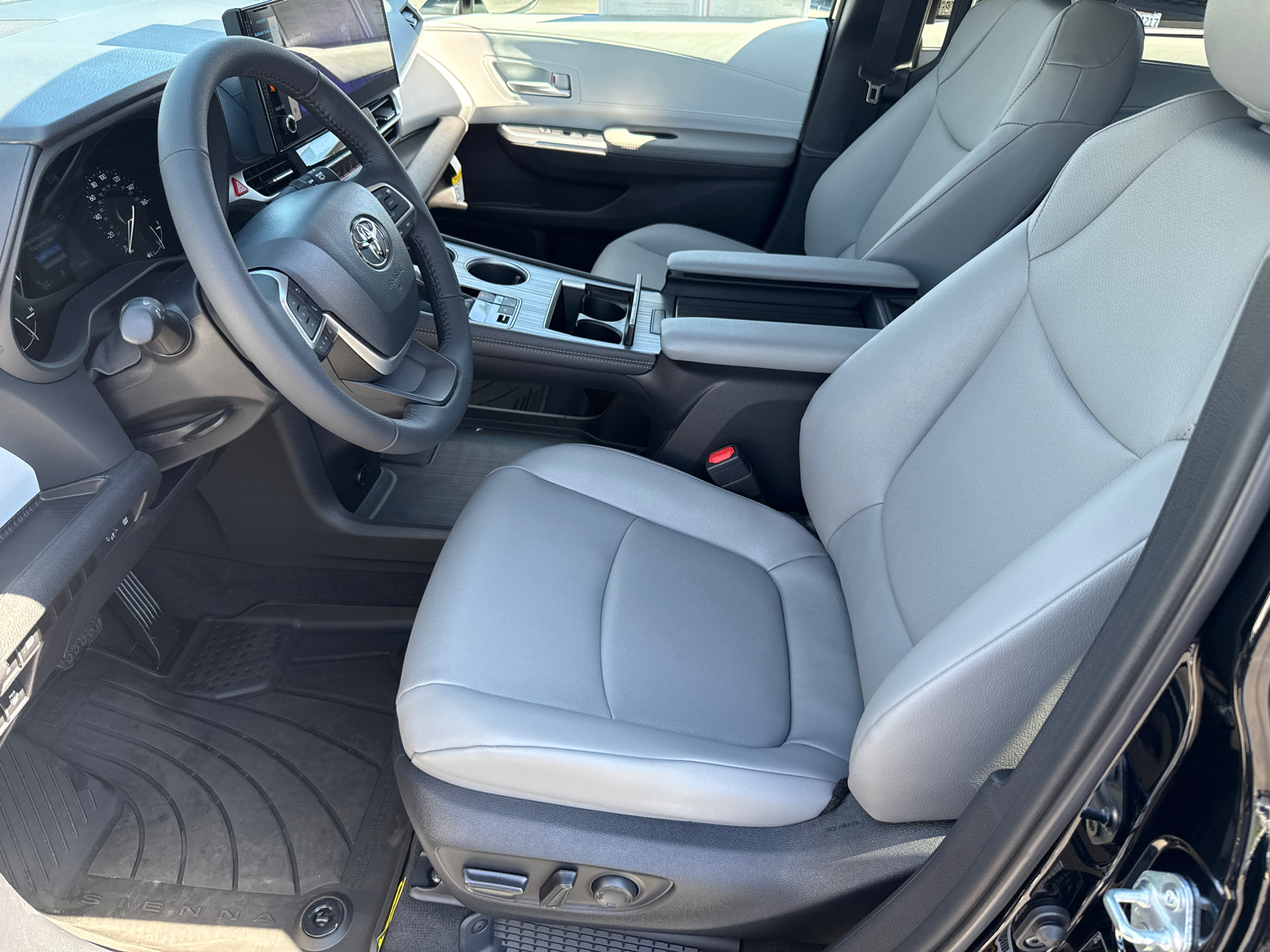 Certified 2026 Toyota Sienna XLE image 26