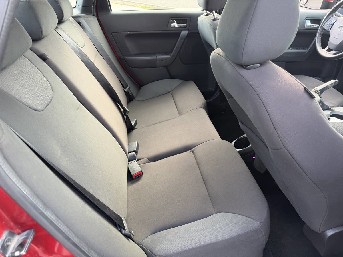 Used 2009 Ford Focus SES image 16