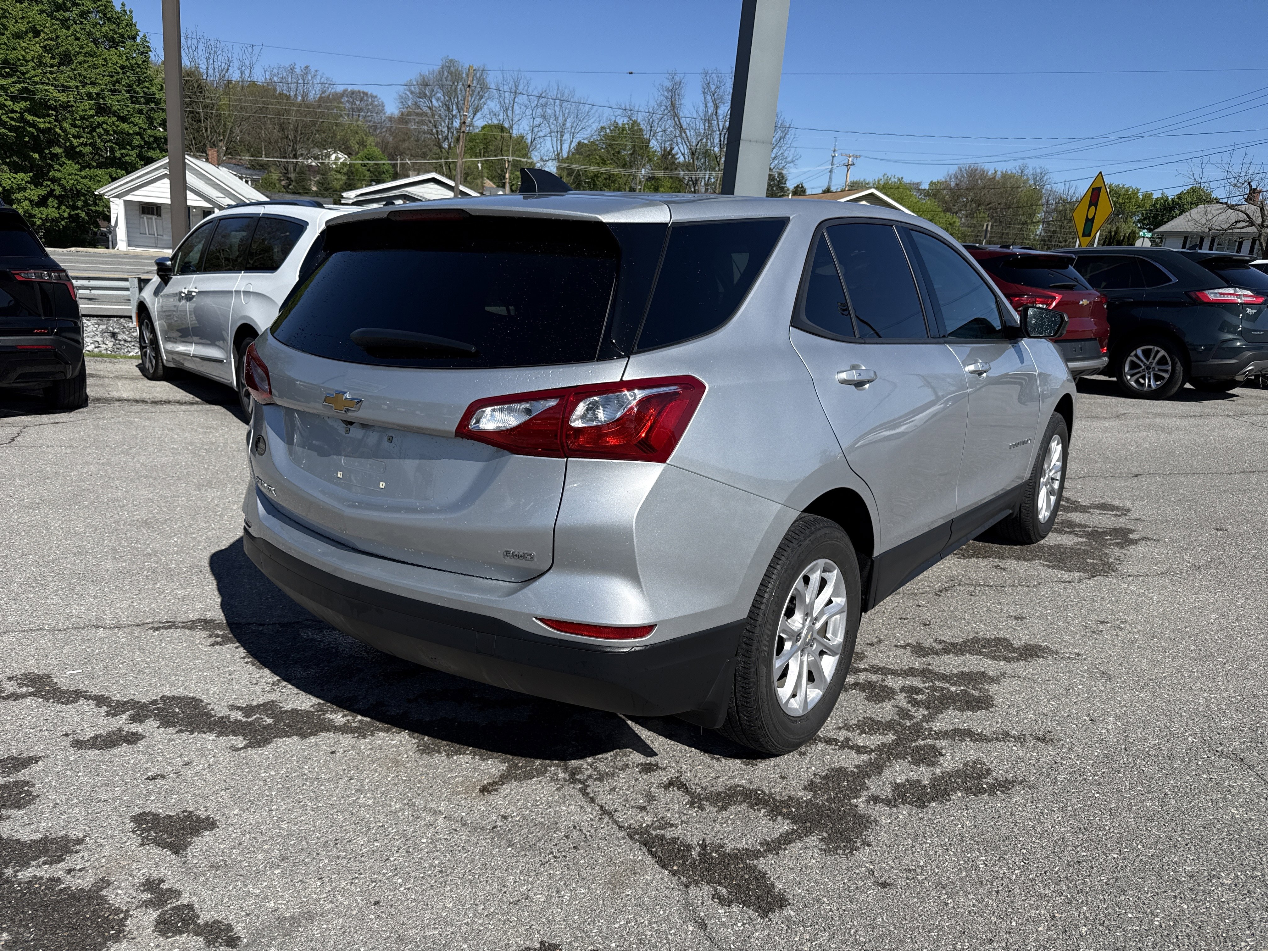 Used 2019 Chevrolet Equinox LS w/ LS Convenience Package AWD/4WD image 3