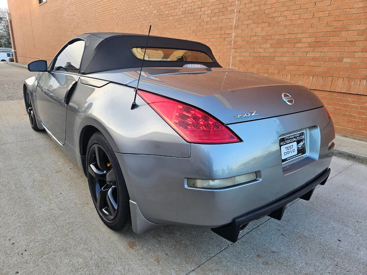 Used 2006 Nissan 350Z Touring image 4