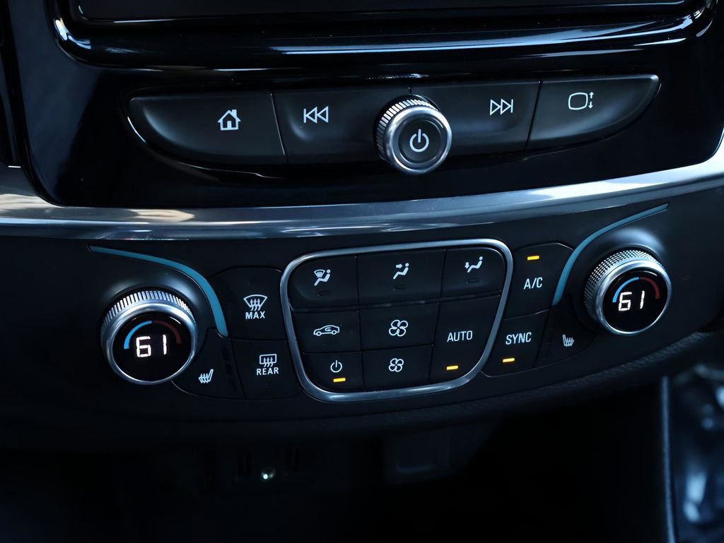 Used 2023 Chevrolet Traverse LT image 27