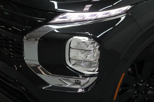 New 2026 Mitsubishi Outlander LE FWD image 2