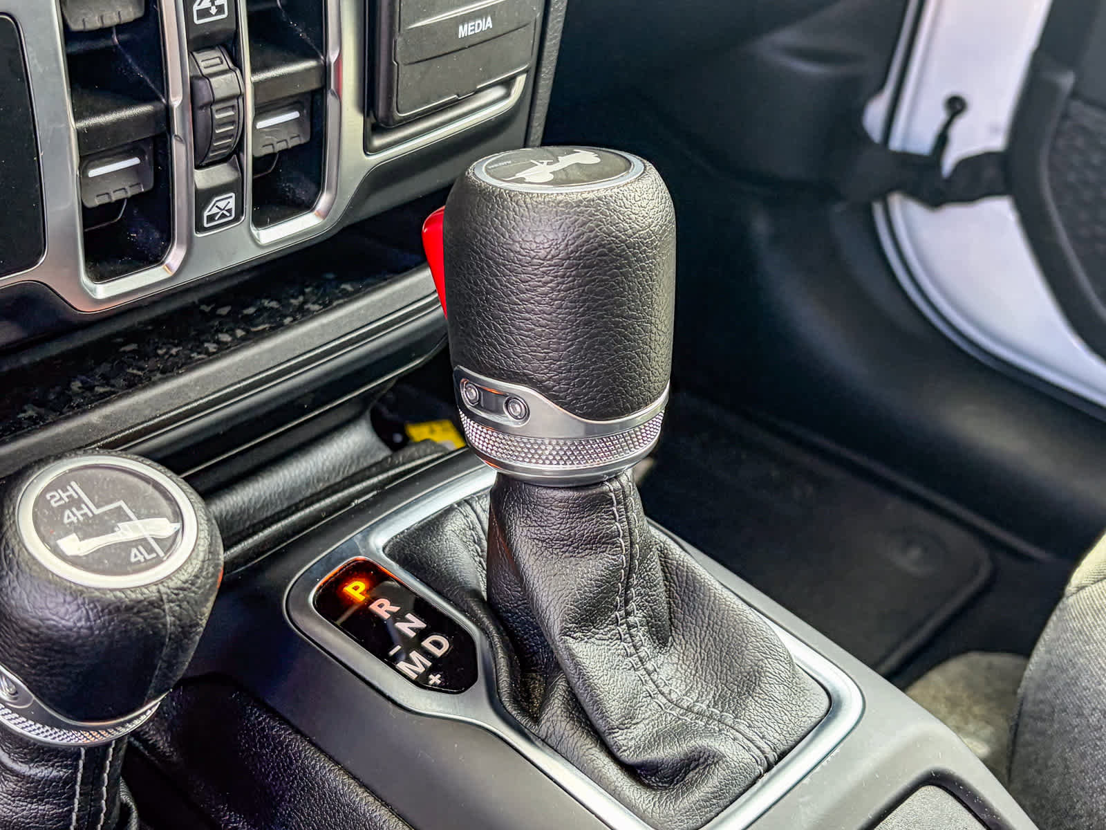 Used 2025 Jeep Wrangler Sahara AWD/4WD image 18