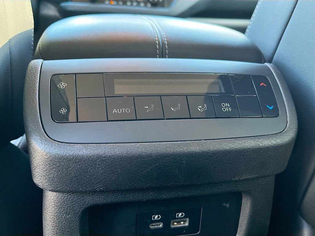 Used 2022 Nissan Pathfinder SL w/ SL Black Package image 25