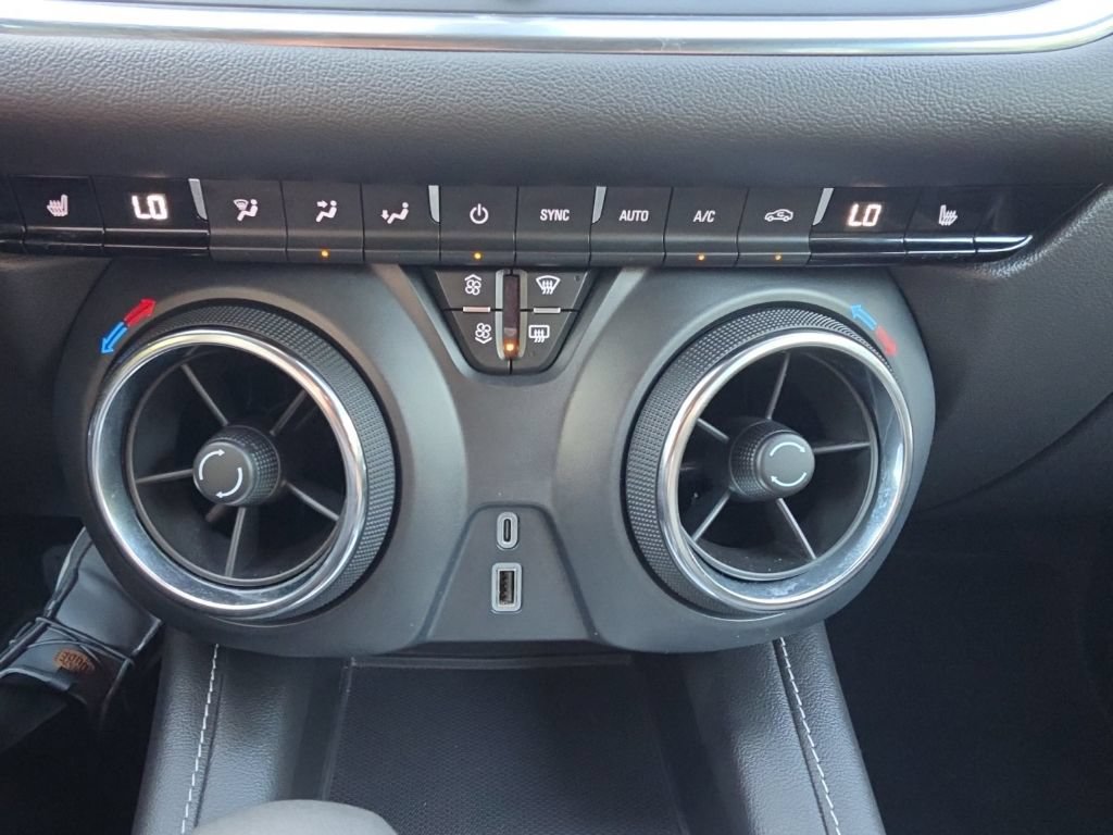 Used 2025 Chevrolet Blazer LT FWD image 24