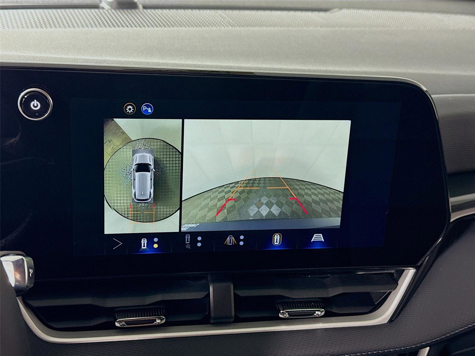 New 2026 Chevrolet Equinox LT w/ Convenience Package II image 9