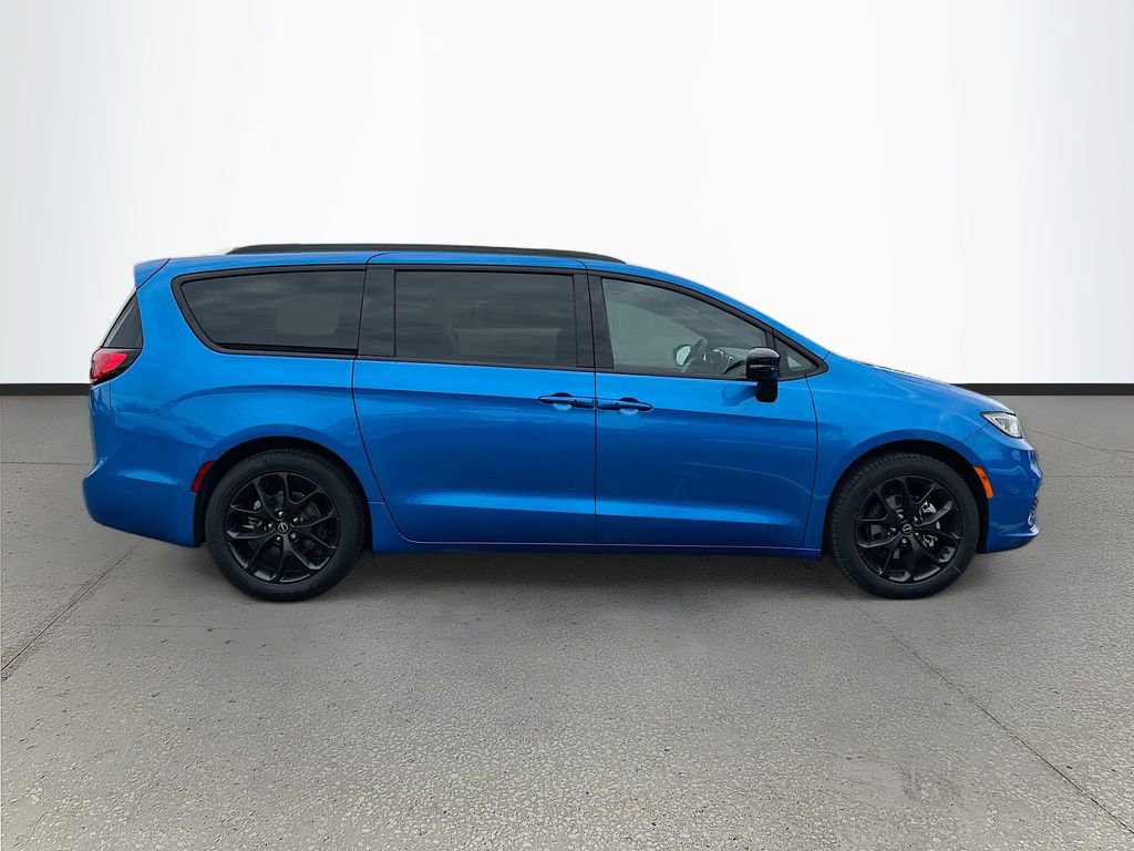 New 2026 Chrysler Pacifica Select image 8