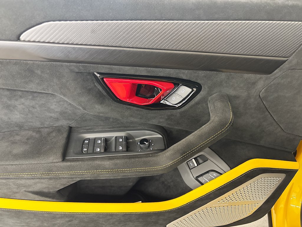 Used 2024 Lamborghini Urus Performante AWD/4WD image 24