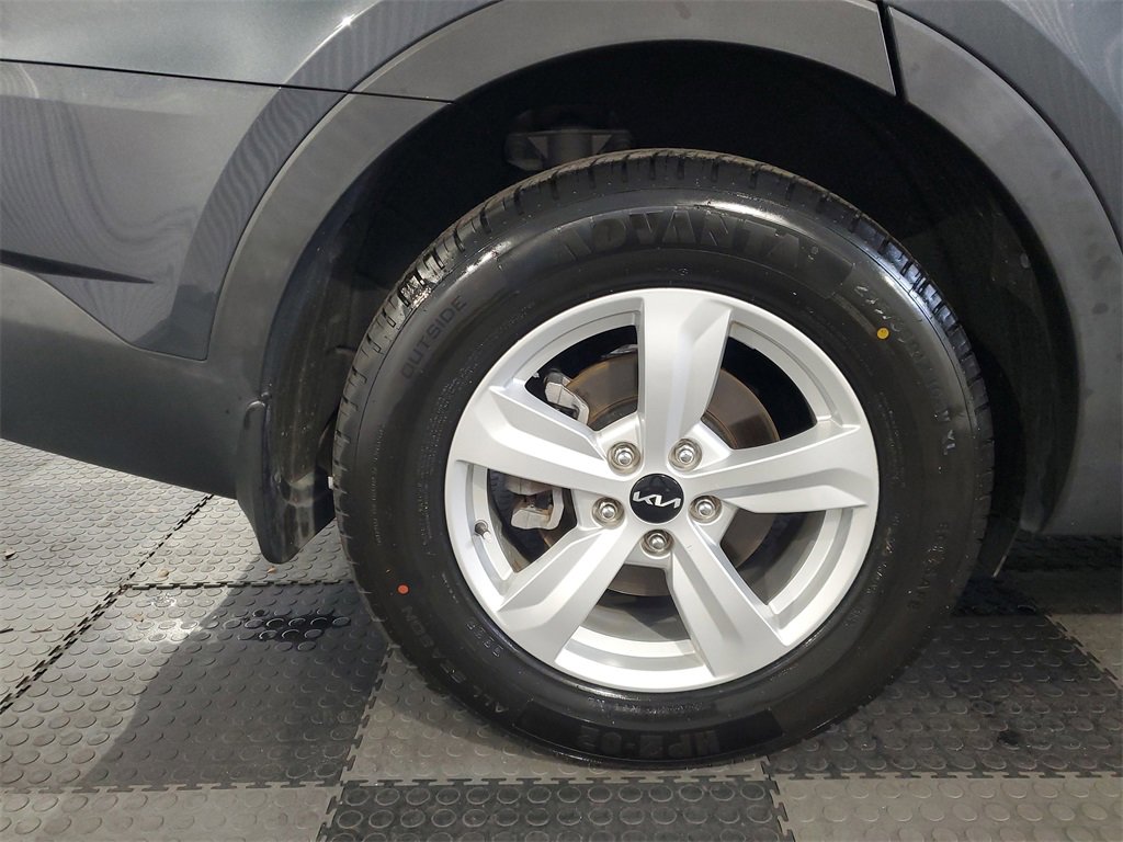 Used 2022 Kia Sorento LX image 7