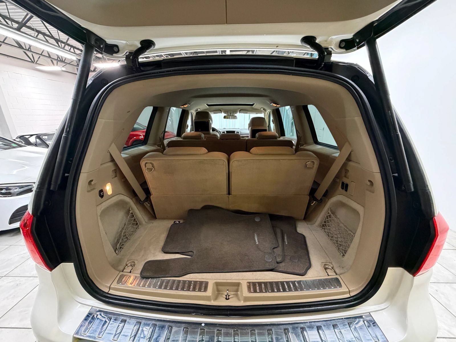 Used 2015 Mercedes-Benz GL 450 4MATIC w/ Lane Tracking Package image 18