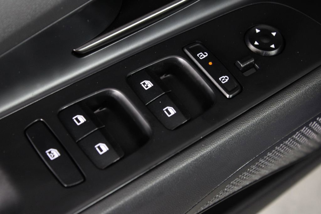 Certified 2025 Hyundai Elantra Sport image 23