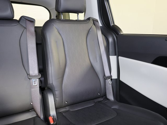 Used 2024 Kia Carnival SX image 14