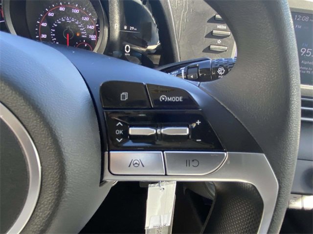 Used 2023 Hyundai Elantra SE image 19