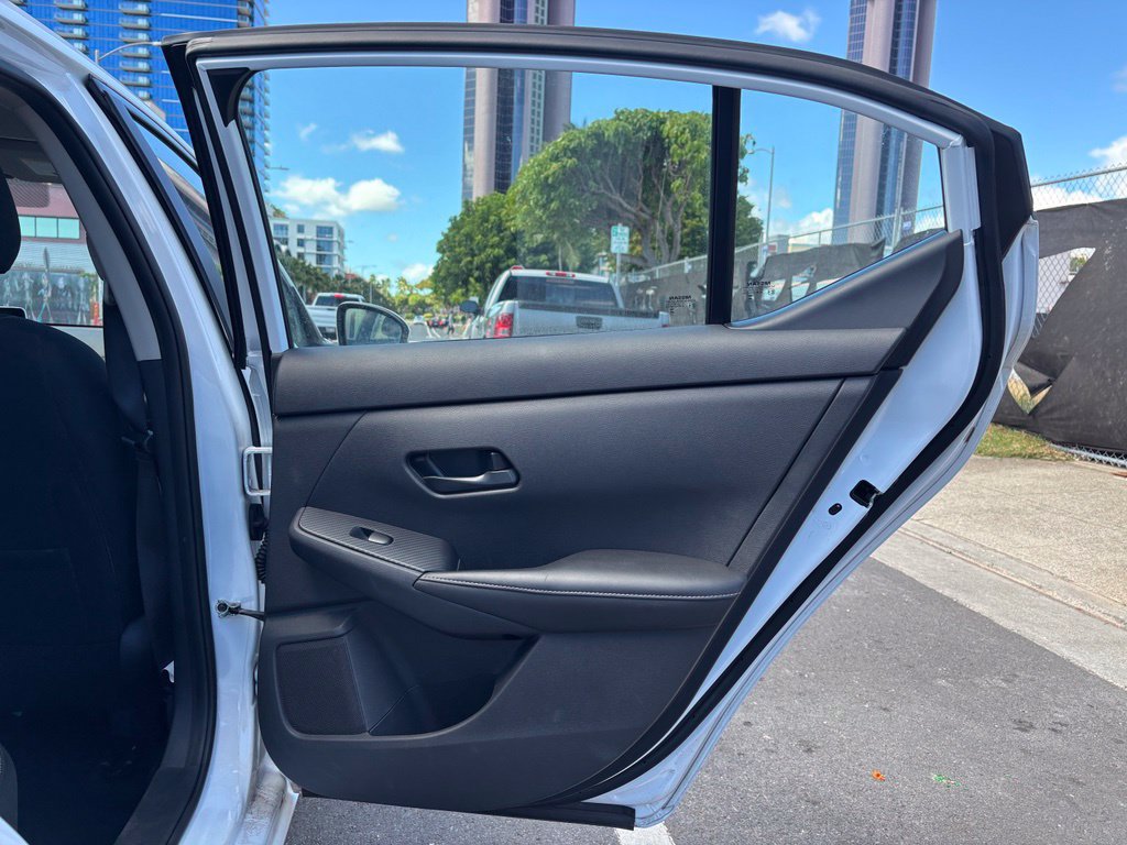 Used 2025 Nissan Sentra SV FWD image 17