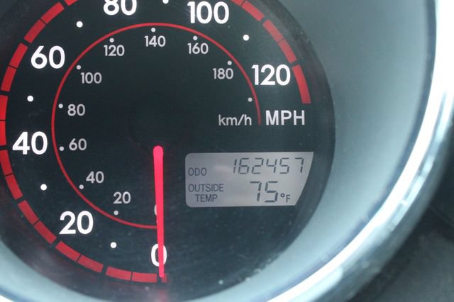 Used 2006 Pontiac Vibe w/ Preferred Package FWD image 24