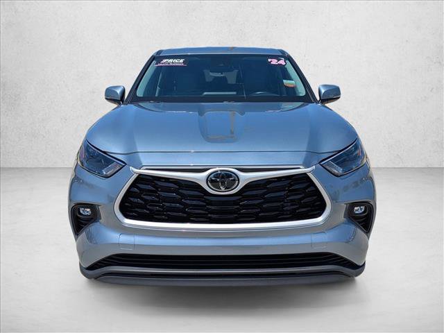 Certified 2024 Toyota Highlander LE FWD image 2