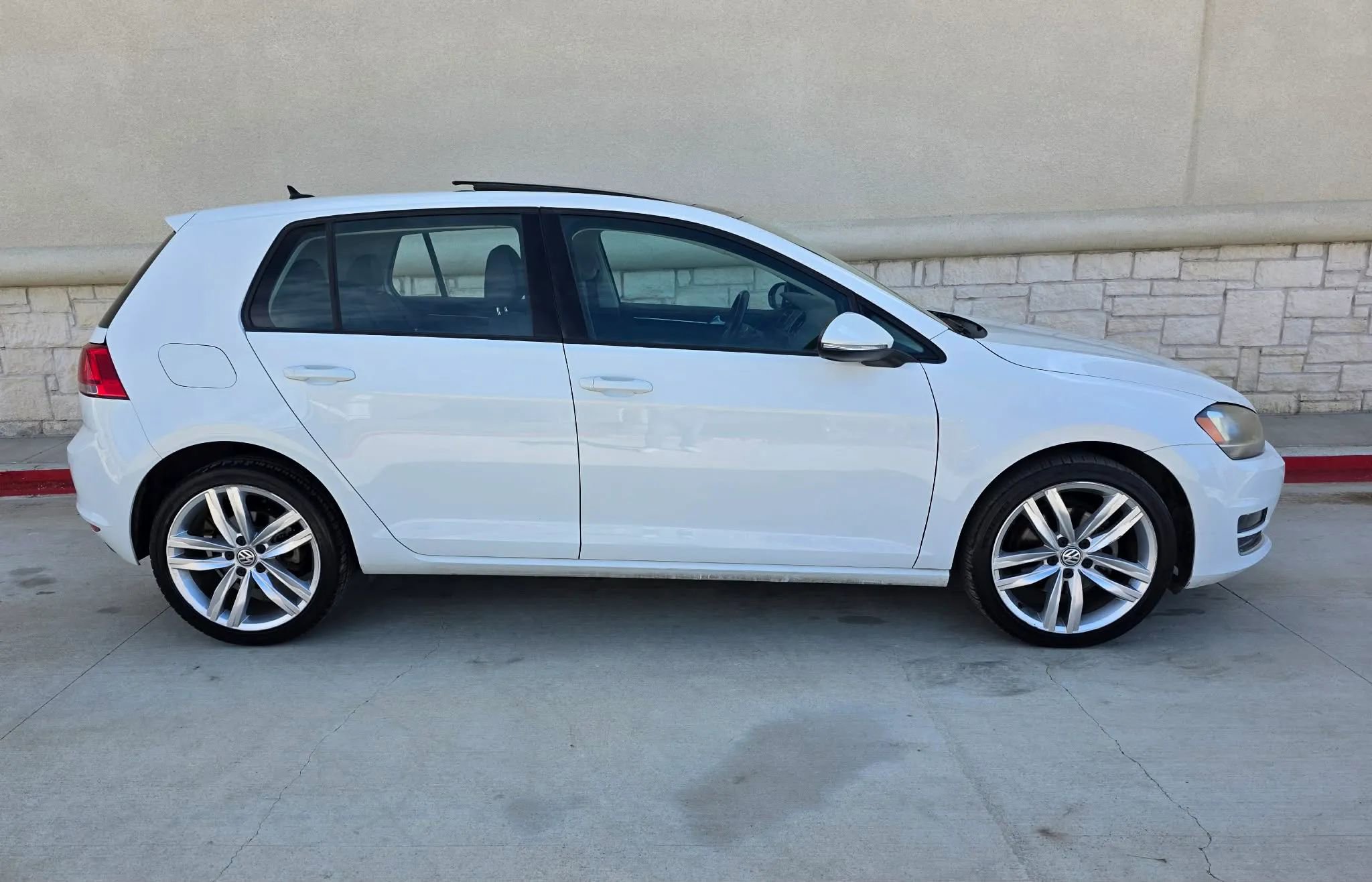 Used 2015 Volkswagen Golf S image 2