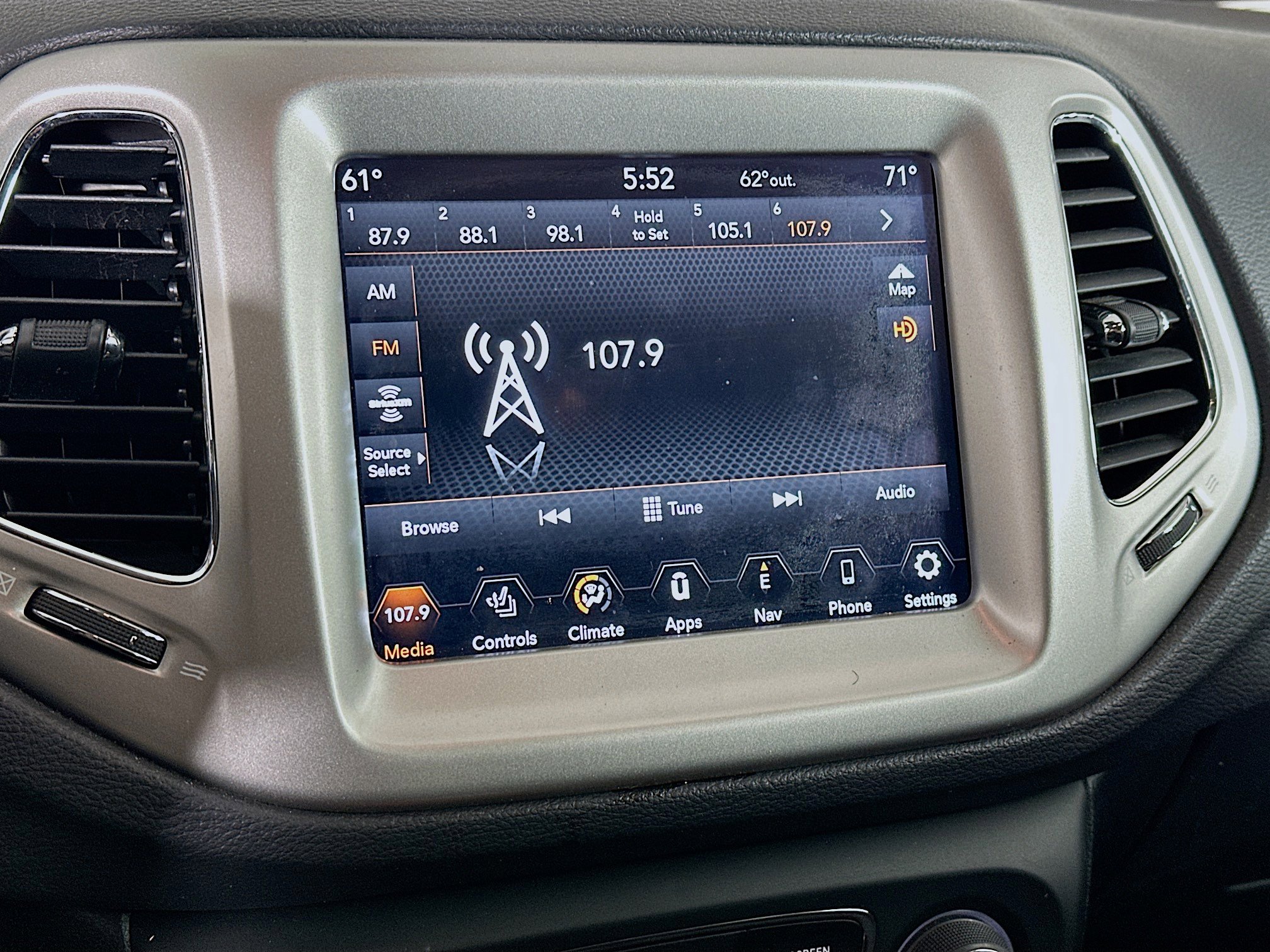 Used 2020 Jeep Compass Sport image 21