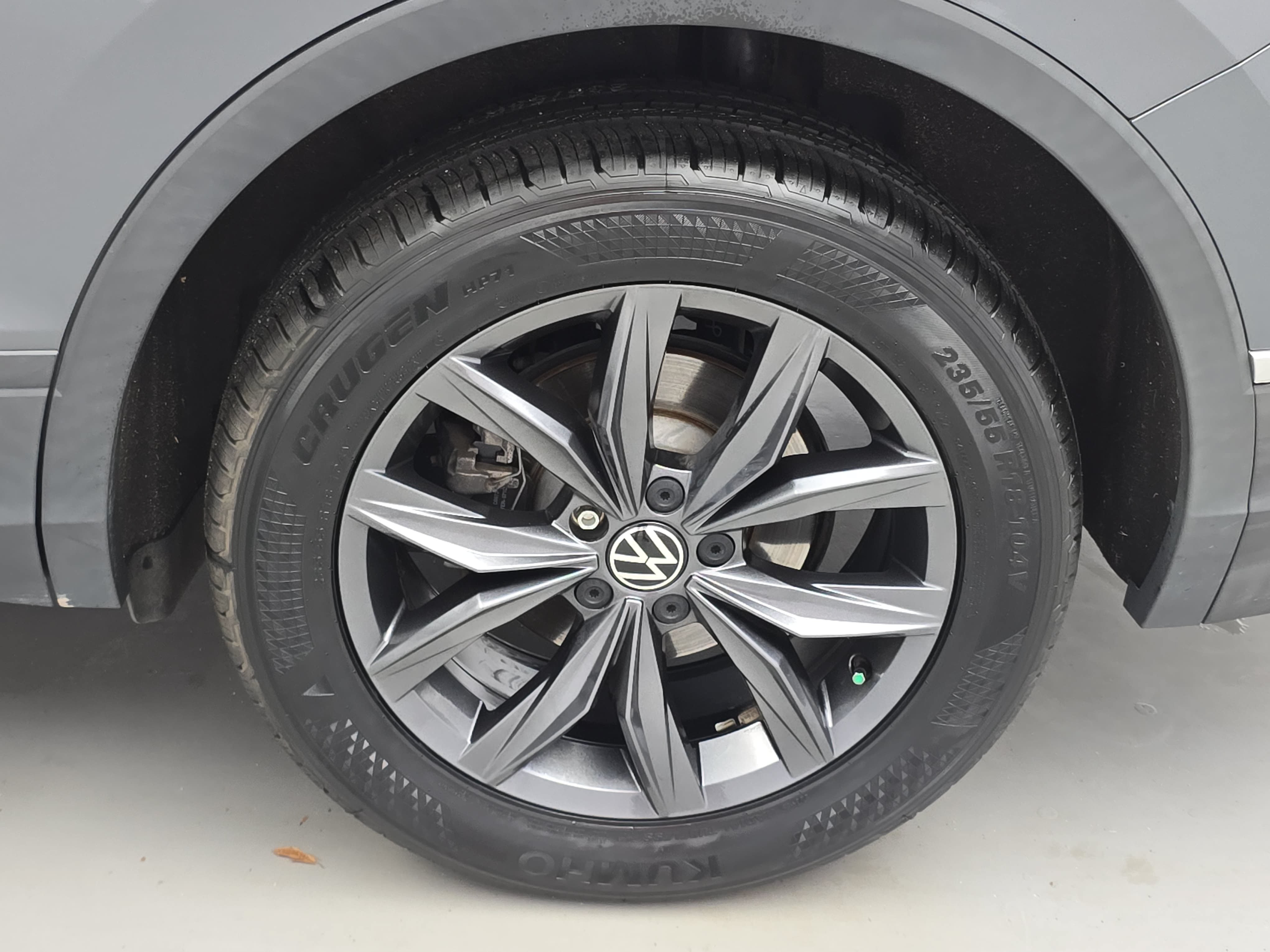 Used 2023 Volkswagen Tiguan SE FWD image 32
