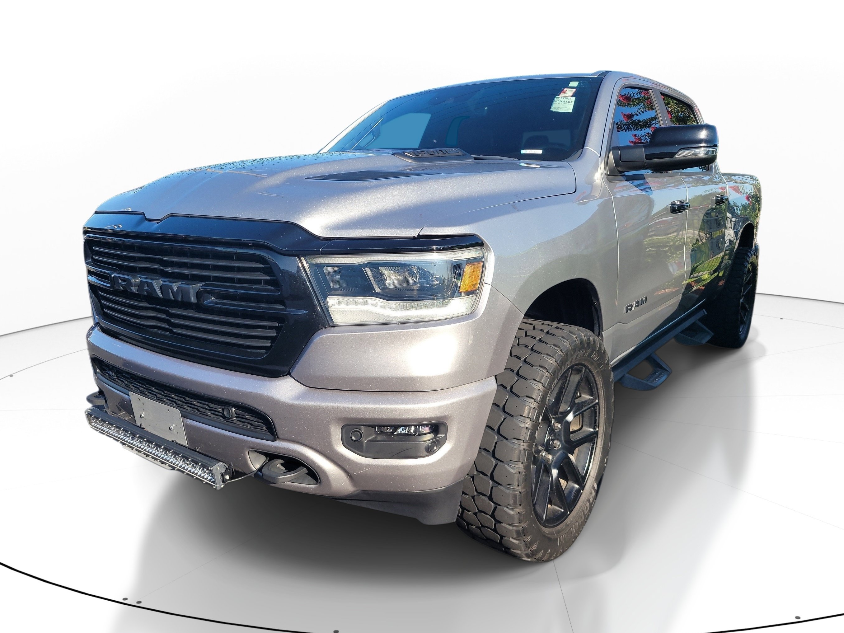 Used 2024 RAM 1500 Laramie AWD/4WD image 3