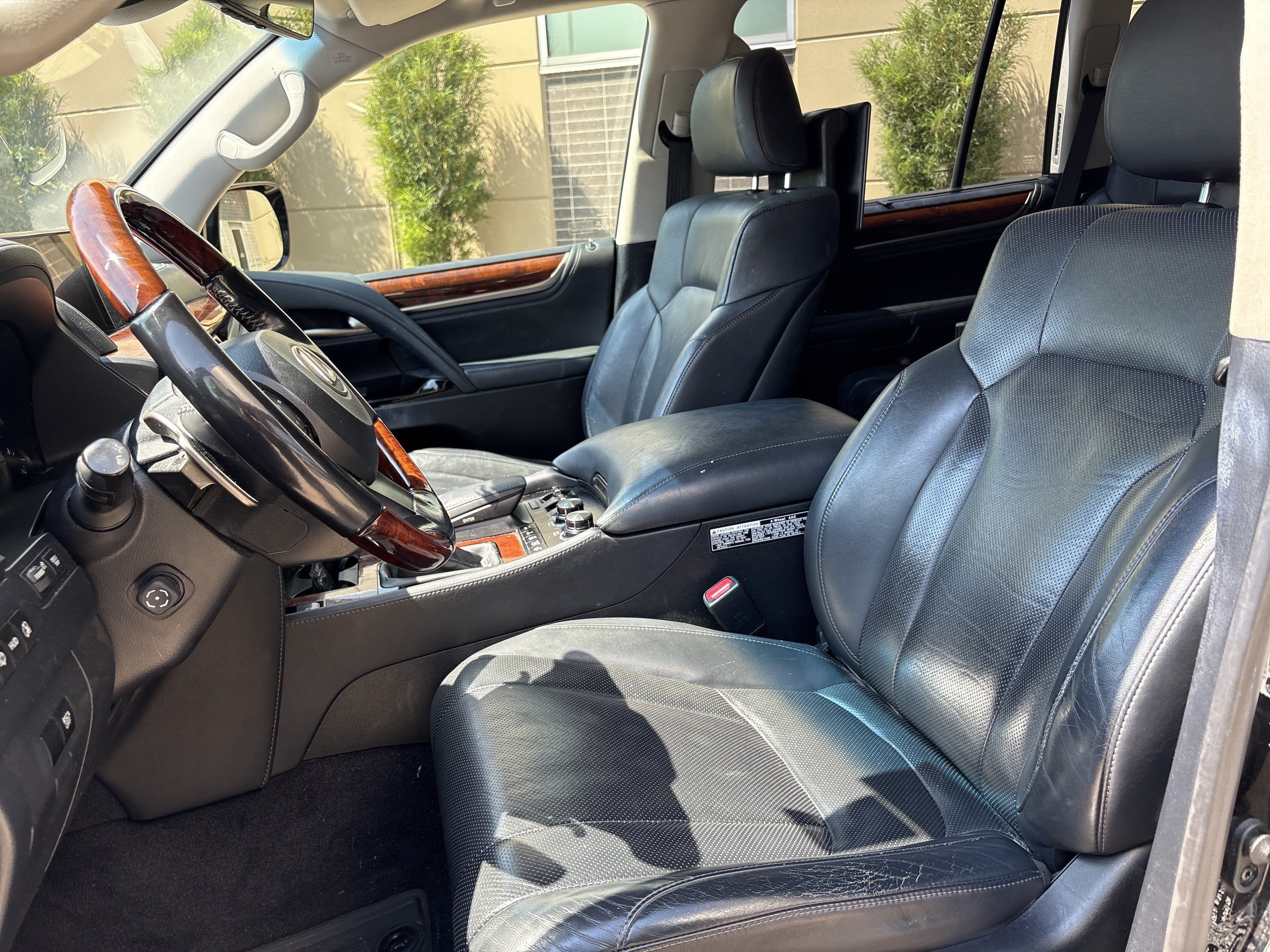 Used 2017 Lexus LX 570 4WD w/ Luxury Package image 16