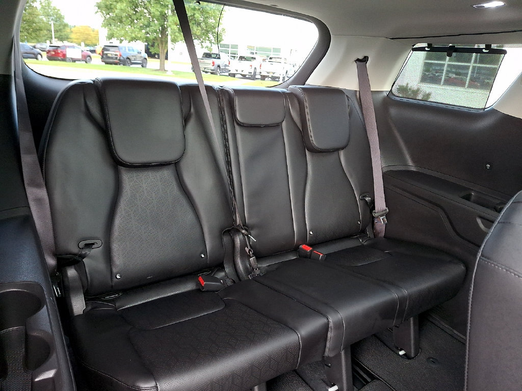 Used 2025 Kia Carnival SX w/ SX Dark Edition Package FWD image 11