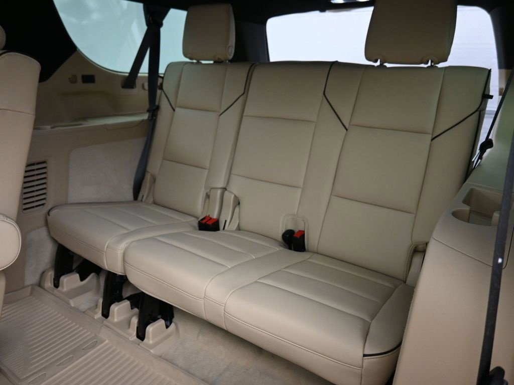 Used 2024 Cadillac Escalade ESV Premium Luxury image 15