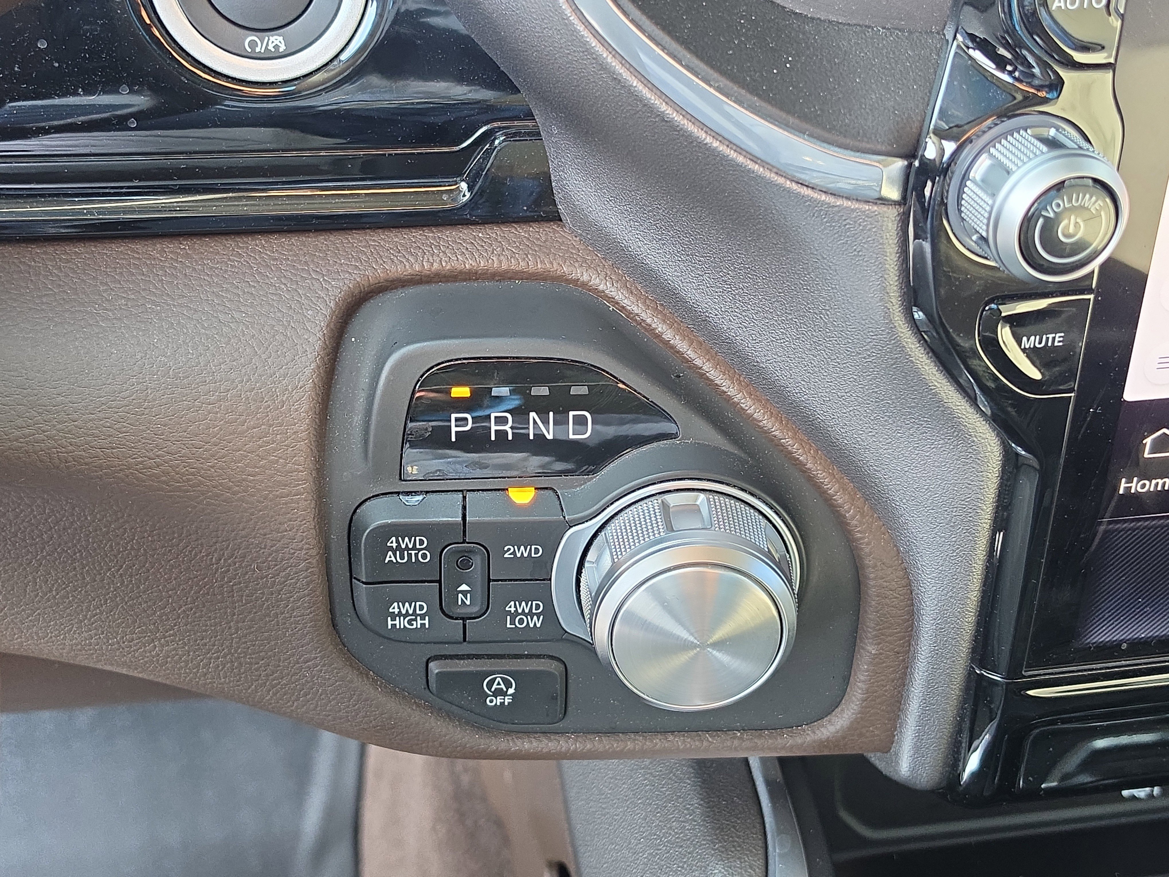 Used 2025 RAM 1500 Laramie AWD/4WD image 27