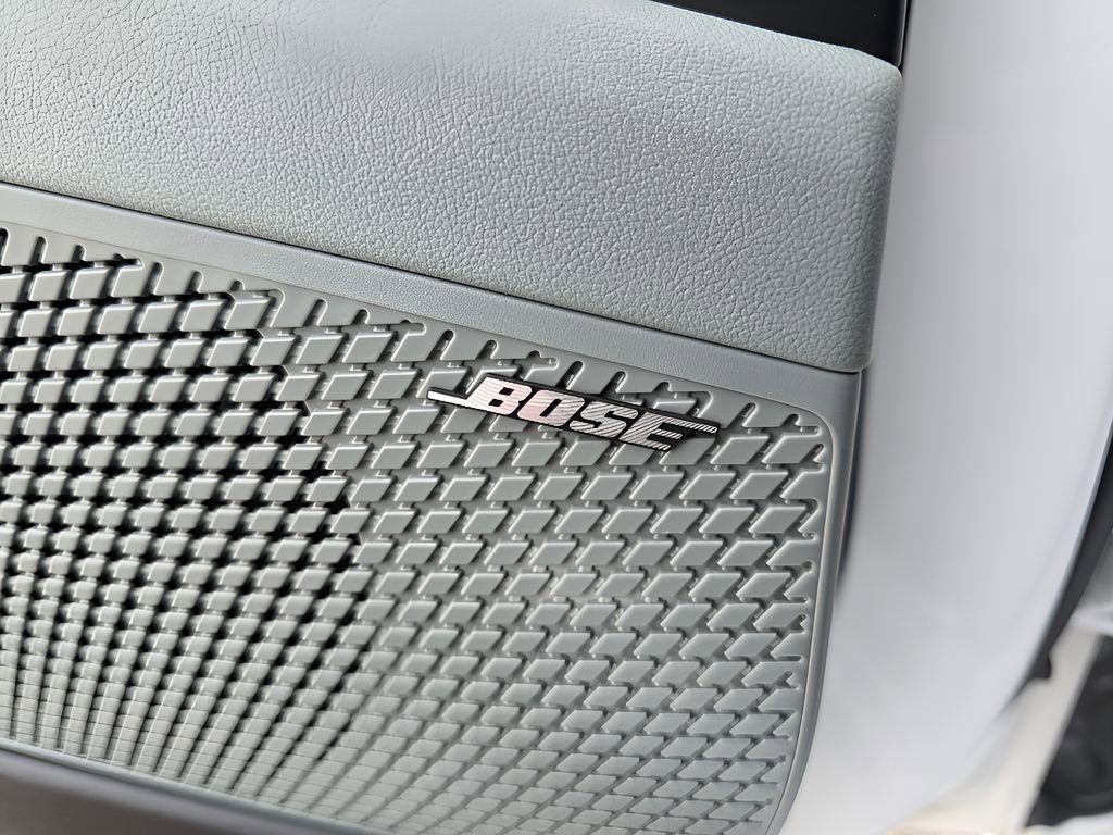 Used 2025 Hyundai Elantra Limited image 18