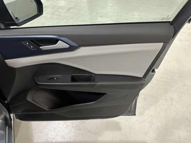 Certified 2022 Volkswagen Taos SE image 38