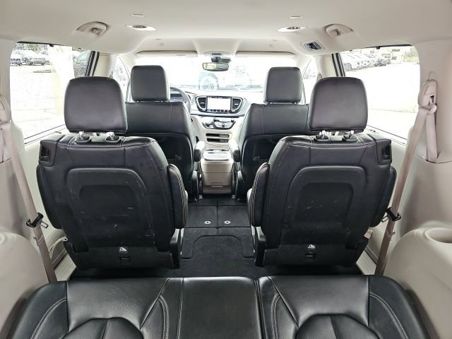 Used 2022 Chrysler Pacifica Touring-L FWD image 26