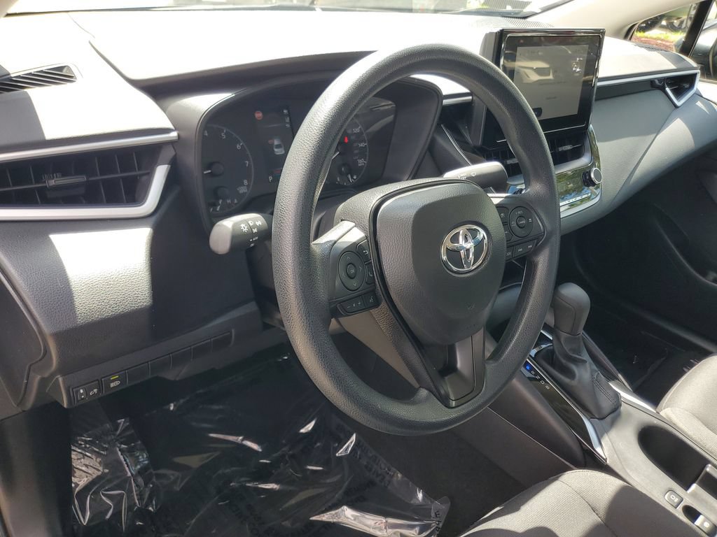 Used 2025 Toyota Corolla LE FWD image 15