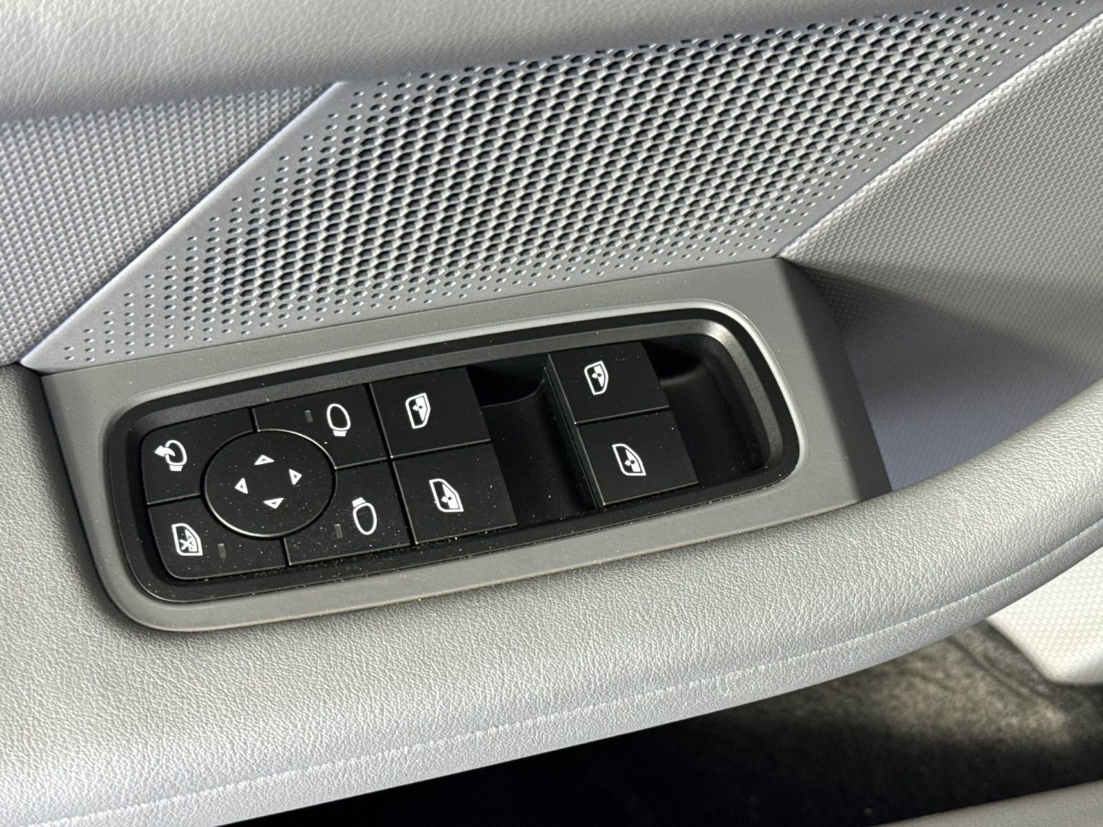 Certified 2024 Porsche Taycan 4S AWD/4WD image 13