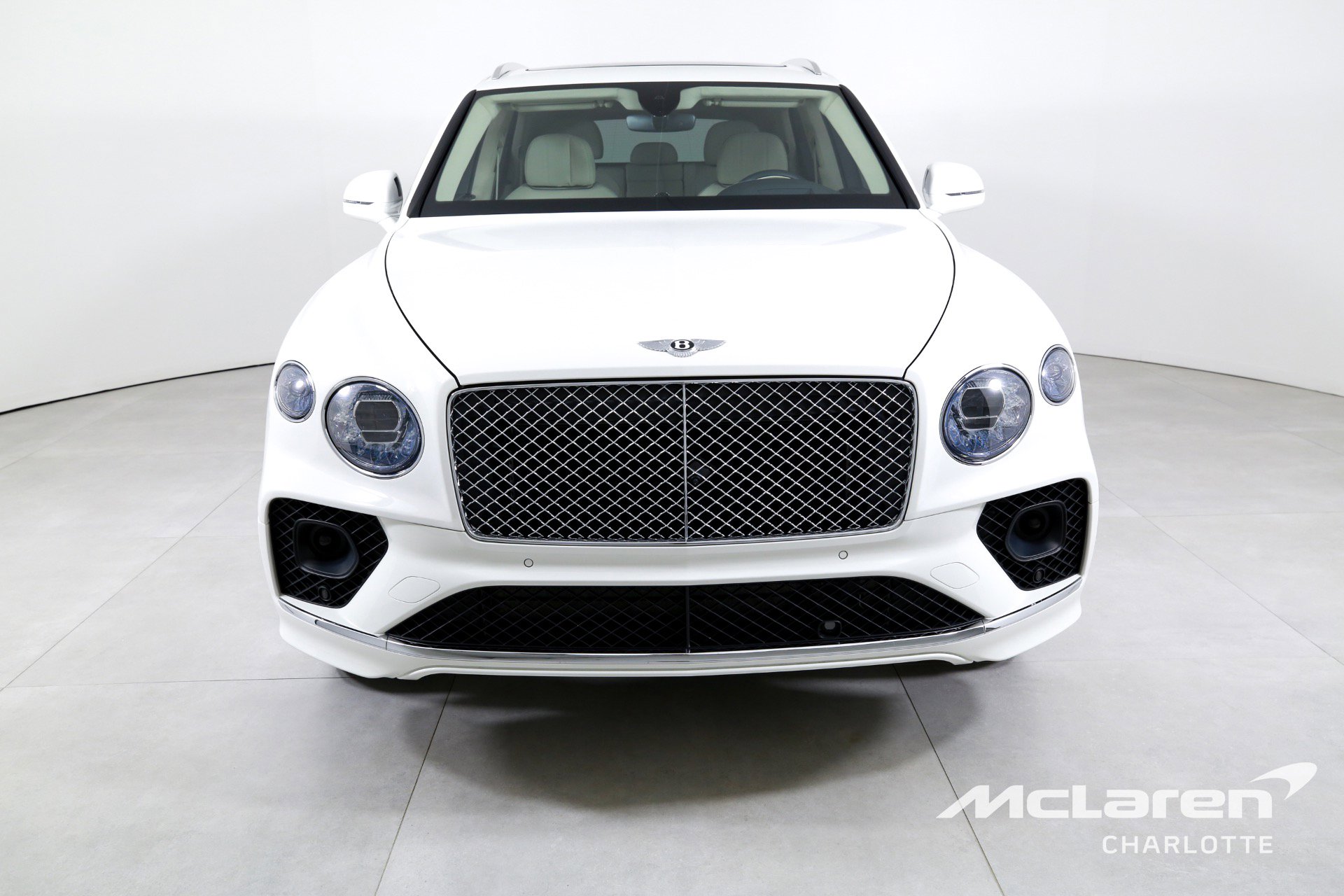 Used 2023 Bentley Bentayga Plug-In Hybrid image 4