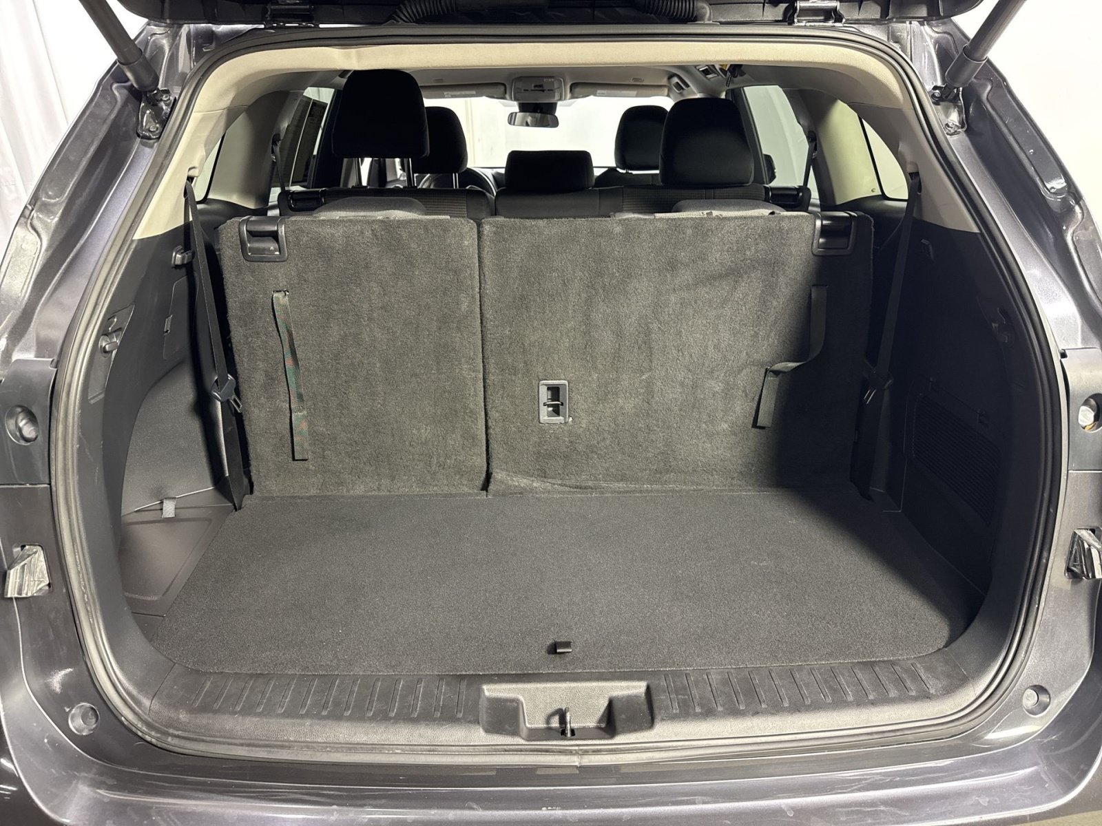 Used 2025 Toyota Highlander LE AWD/4WD image 38