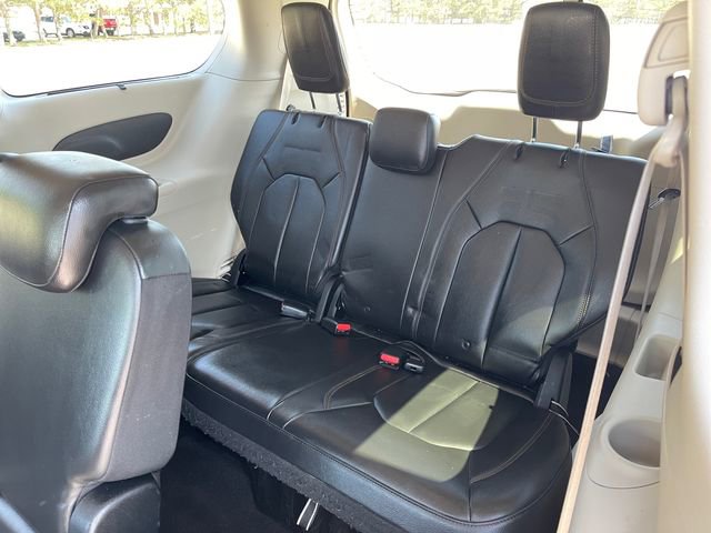 Used 2017 Chrysler Pacifica Touring-L w/ Tire & Wheel Group FWD image 22