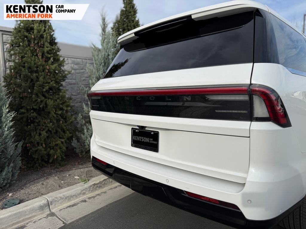 Used 2025 Lincoln Navigator Reserve image 46